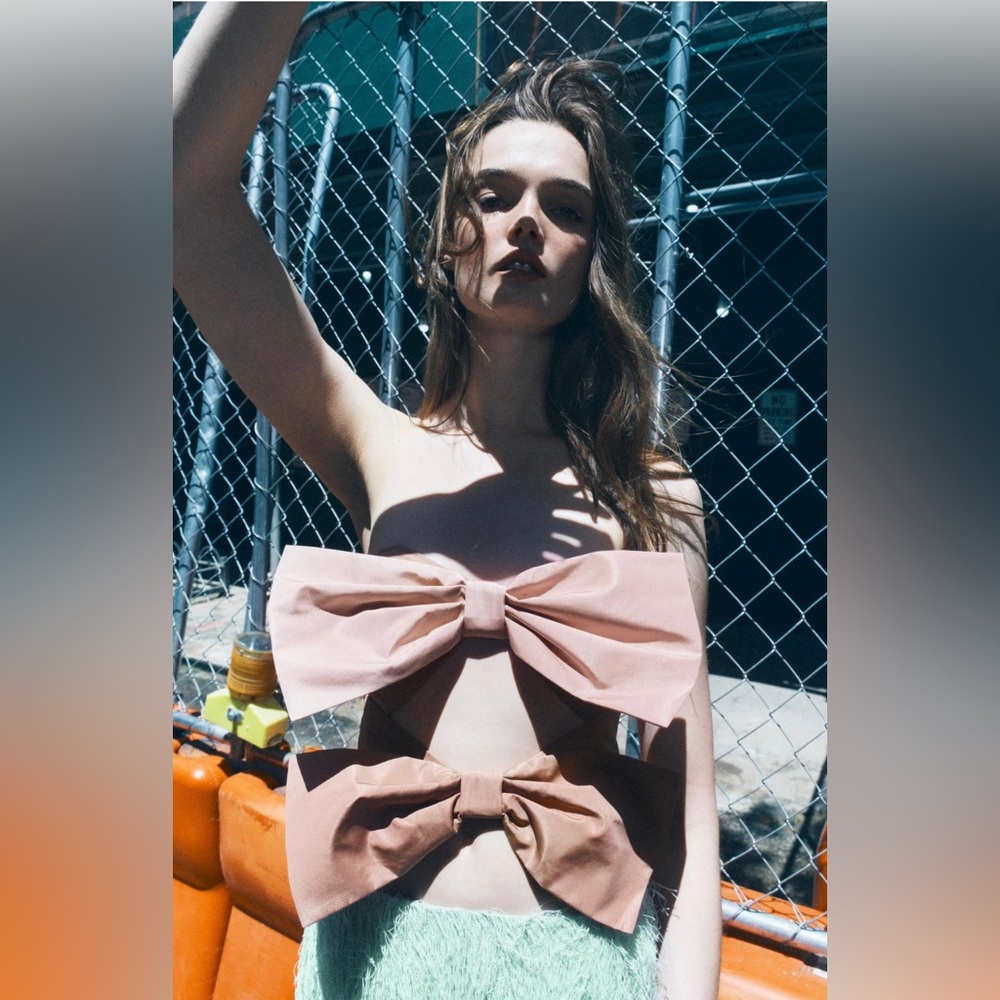 ZARA CUT OUT BOW TAFFETA TOP Strapless top with straight neckline. Size S Pink